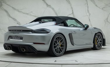 Porsche 718 SPYDER RS 8