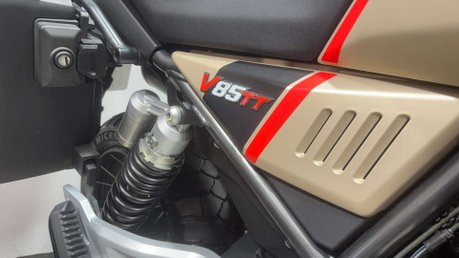 Moto Guzzi V85 TT 850 2021 ONLY 11K HISTORY FULL LUGGAGE ADVENTURE BIKE 12