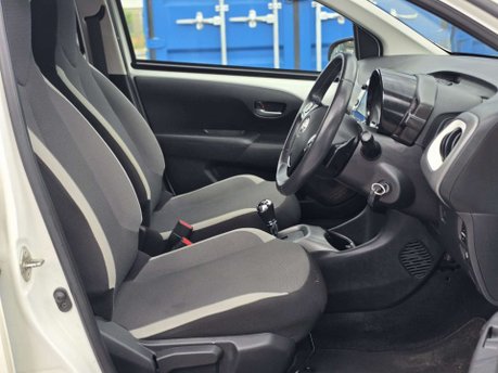 Toyota Aygo 1.0 VVT-i x-play Hatchback 5dr Petrol x-shift Euro 6 (Safety Sense) (71 ps) 13