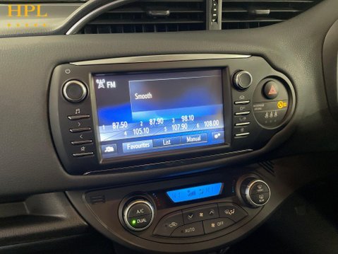 Toyota Yaris 1.5 VVT-h Cyan Bi-Tone Hatchback 5dr Petrol Hybrid E-CVT Euro 6 (s/s) (100 16