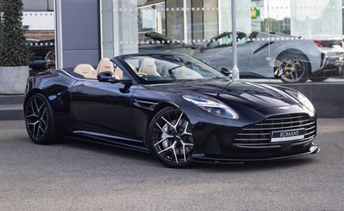 Aston Martin DB12 Volante 4