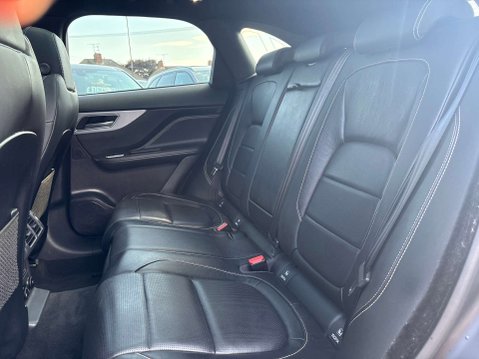 Jaguar F-Pace 2.0 D240 R-Sport SUV 5dr Diesel Auto AWD Euro 6 (s/s) (240 ps) 33
