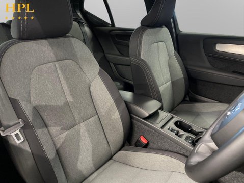 Volvo XC40 2.0 B3 MHEV Core SUV 5dr Petrol Hybrid DCT Auto Euro 6 (s/s) (163 ps) 11