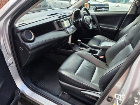 Toyota Rav 4 VVT-I INVINCIBLE Auto 13