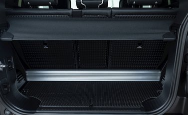 Land Rover Defender 90 V8 Carpathian Edition URBAN 29