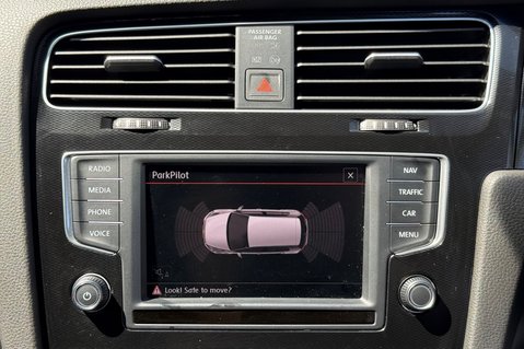 Volkswagen Golf GTI LAUNCH DSG - APPLE CAR PLAY - 2 OWNERS - 9 SERVICES RECORDED 35