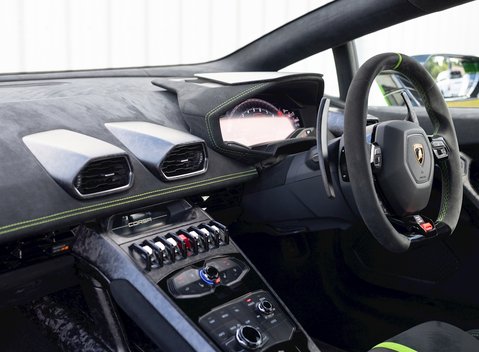 Lamborghini Huracan Spyder LP640-4 Performante 15