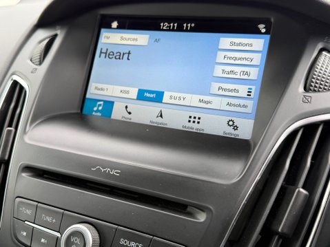 Ford Focus TITANIUM WITH NAV 17
