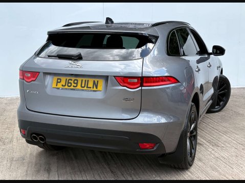 Jaguar F-Pace 2.0 F-PACE Chequered Flag AWD D Auto 4WD 5dr 31