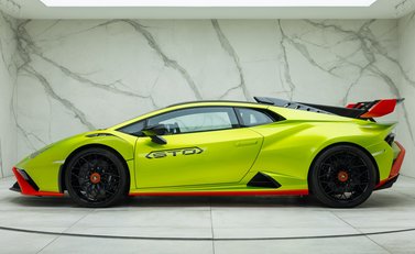 Lamborghini Huracan STO 7