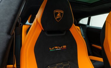 Lamborghini Urus Pearl Capsule 15