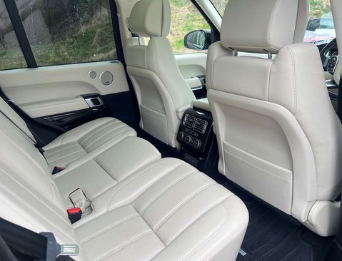 Land Rover Range Rover 3.0 Range Rover Vogue TDV6 Auto 4WD 5dr 28