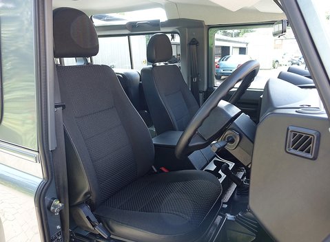 Land Rover 90 County 16