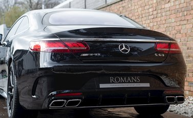 Mercedes-Benz S63 AMG Coupe 23