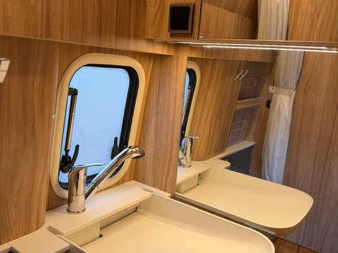 Hymer Grand Canyon 18