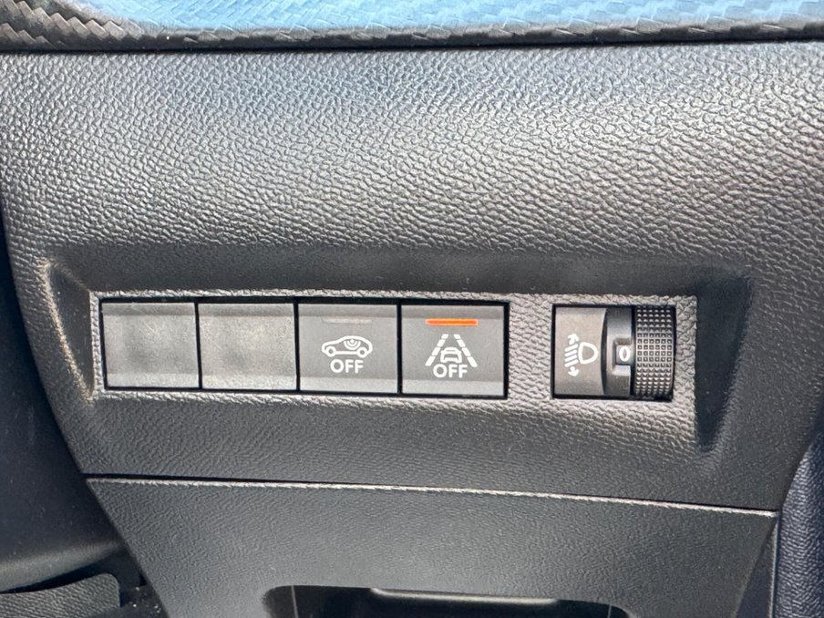 2020 Peugeot 208 — image 29