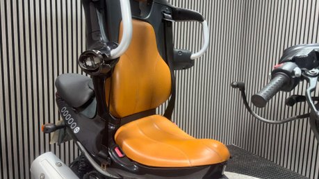 BMW C1 2002 ONLY 8K 1 OWNER GREAT LOOKING SCOOTER 125CC WITH A ROOF!! 20