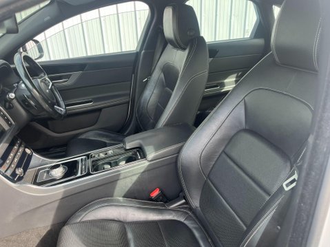 Jaguar XF 2.0d R-Sport Auto Euro 6 (s/s) 4dr 34