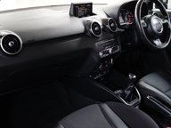 Audi A1 TFSI SPORT 33