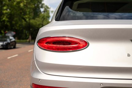 Bentley Bentayga V8 14