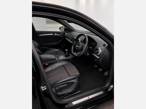 Audi A3 TDI S LINE BLACK EDITION 8