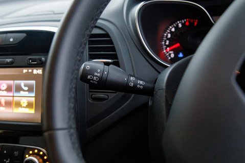 Renault Captur ICONIC TCE 17