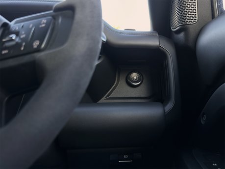 Land Rover Defender V8 68