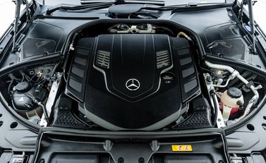 Mercedes-Benz S Class S580 Maybach First Class 59