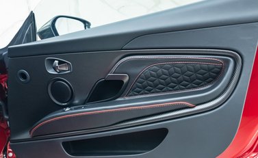 Aston Martin DBS Superleggera 25