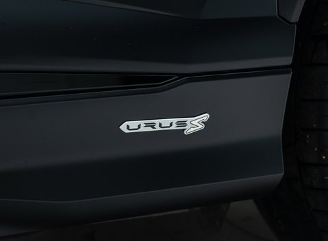 Lamborghini Urus S 33