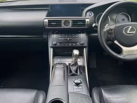 Lexus Is 2.5 300h Luxury Saloon 4dr Petrol Hybrid E-CVT Euro 5 (s/s) (223 ps) 7