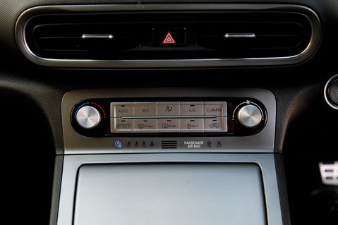 Hyundai KONA PREMIUM 37