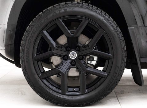 Land Rover Defender SE 19