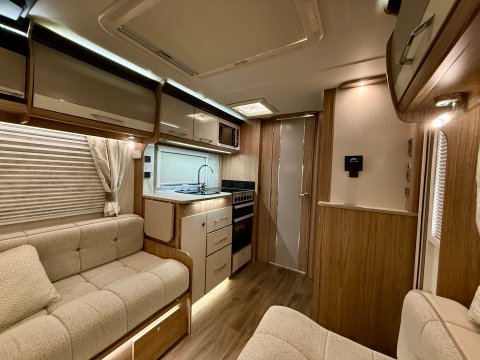 Coachman Laser 650 27