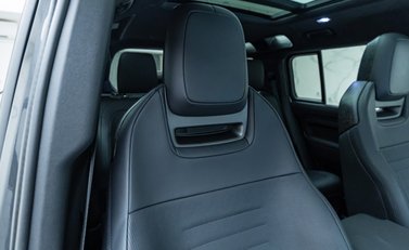 Land Rover Defender OCTA EDITION ONE 32