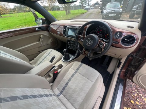 Volkswagen Beetle DESIGN TSI BLUEMOTION TECHNOLOGY 28