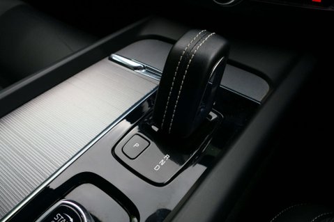 Volvo XC60 2.0 XC60 R-Design B5 MHEV AWD Auto 4WD 5dr 36