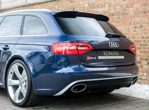 Audi RS4 Avant 25