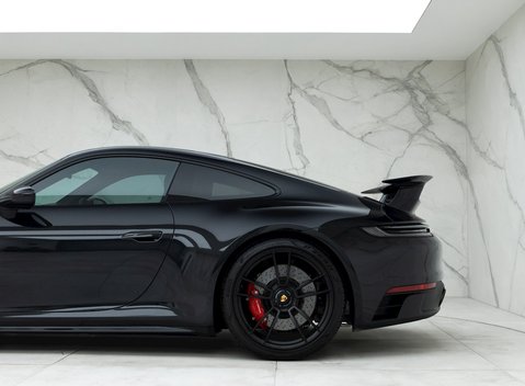 Porsche 911 (992) Carrera 4 GTS 26