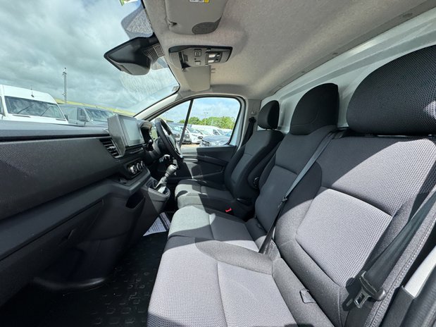 Renault Trafic SWB L1H1 [SOLD MM] Low Roof Advance SL30 Air Con Nav Sensors EURO 6 18