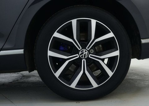 Volkswagen Passat 1.4 TSI 13kWh GTE Estate 5dr Petrol Plug-in Hybrid DSG Euro 6 (s/s) (218 ps 17