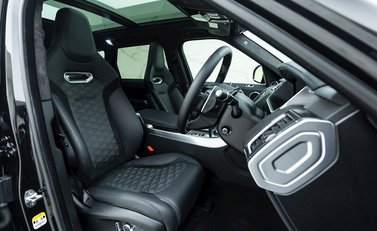 Land Rover Range Rover Sport 5.0 SVR Carbon Edition 10