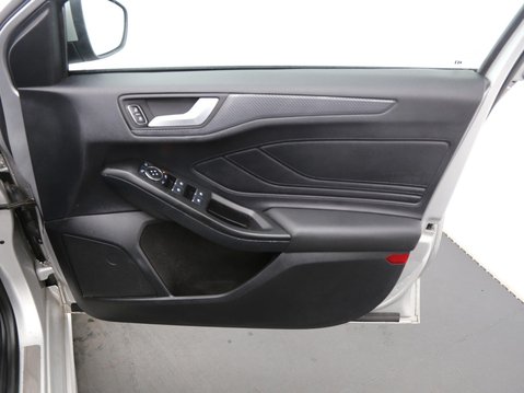 Ford Focus 1.0T EcoBoost ST-Line X Euro 6 (s/s) 5dr 19