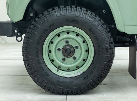 Land Rover Defender 90 HERITAGE HARD TOP 27