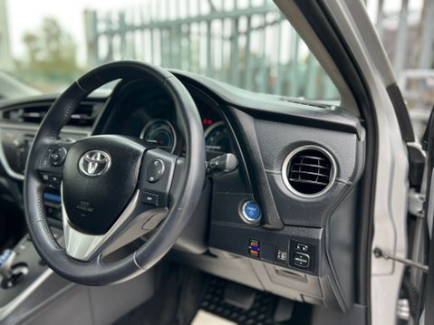 Toyota Auris ICON VVT-I 34