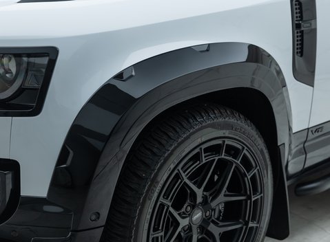 Land Rover Defender 90 V8 P525 URBAN 36