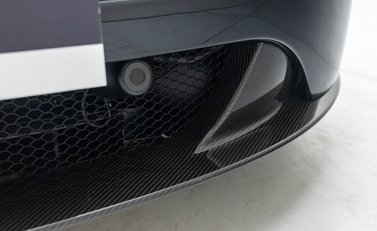 Aston Martin V12 Vantage S 37