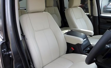 Land Rover Discovery SDV6 HSE 9