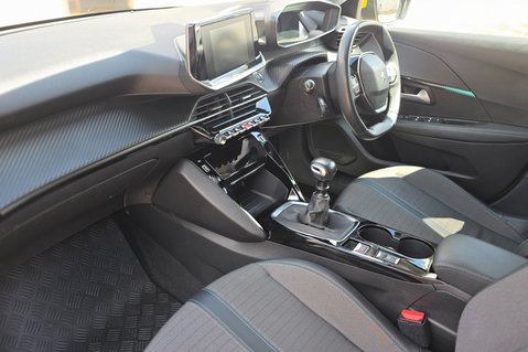 Peugeot 208 1.2 PURETECH ALLURE S/S STUNNING CAR! LOW INSURANCE!MAIN DEALER HISTORY 19