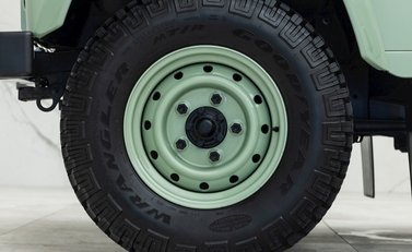 Land Rover Defender 110 Heritage 8